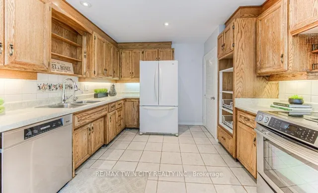 Additional property image - 211 RIPPLEWOOD Cres
