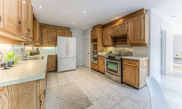 Additional property image - 211 RIPPLEWOOD Cres