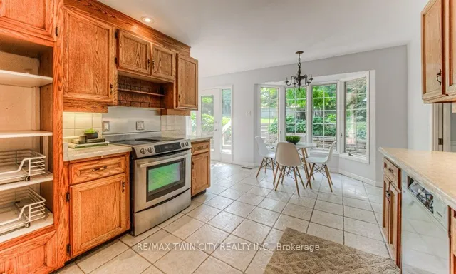 Additional property image - 211 RIPPLEWOOD Cres