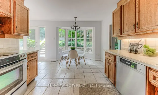 Additional property image - 211 RIPPLEWOOD Cres