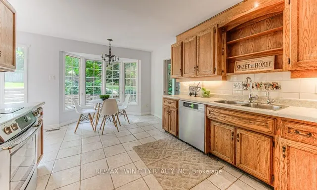 Additional property image - 211 RIPPLEWOOD Cres