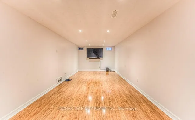 Additional property image - 211 RIPPLEWOOD Cres