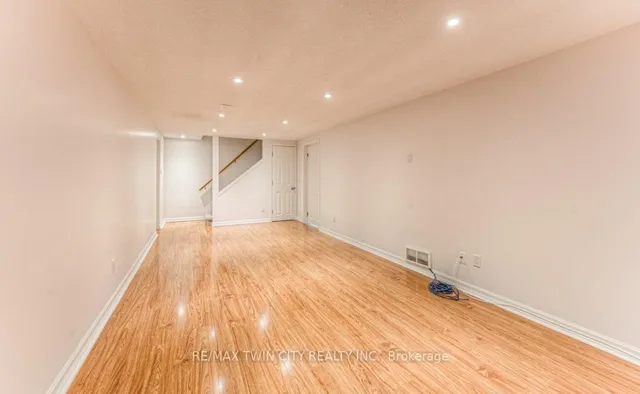 Additional property image - 211 RIPPLEWOOD Cres