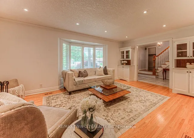 Additional property image - 211 RIPPLEWOOD Cres