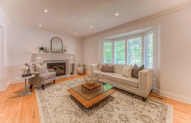 Additional property image - 211 RIPPLEWOOD Cres