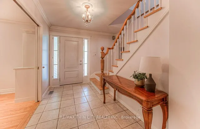 Additional property image - 211 RIPPLEWOOD Cres