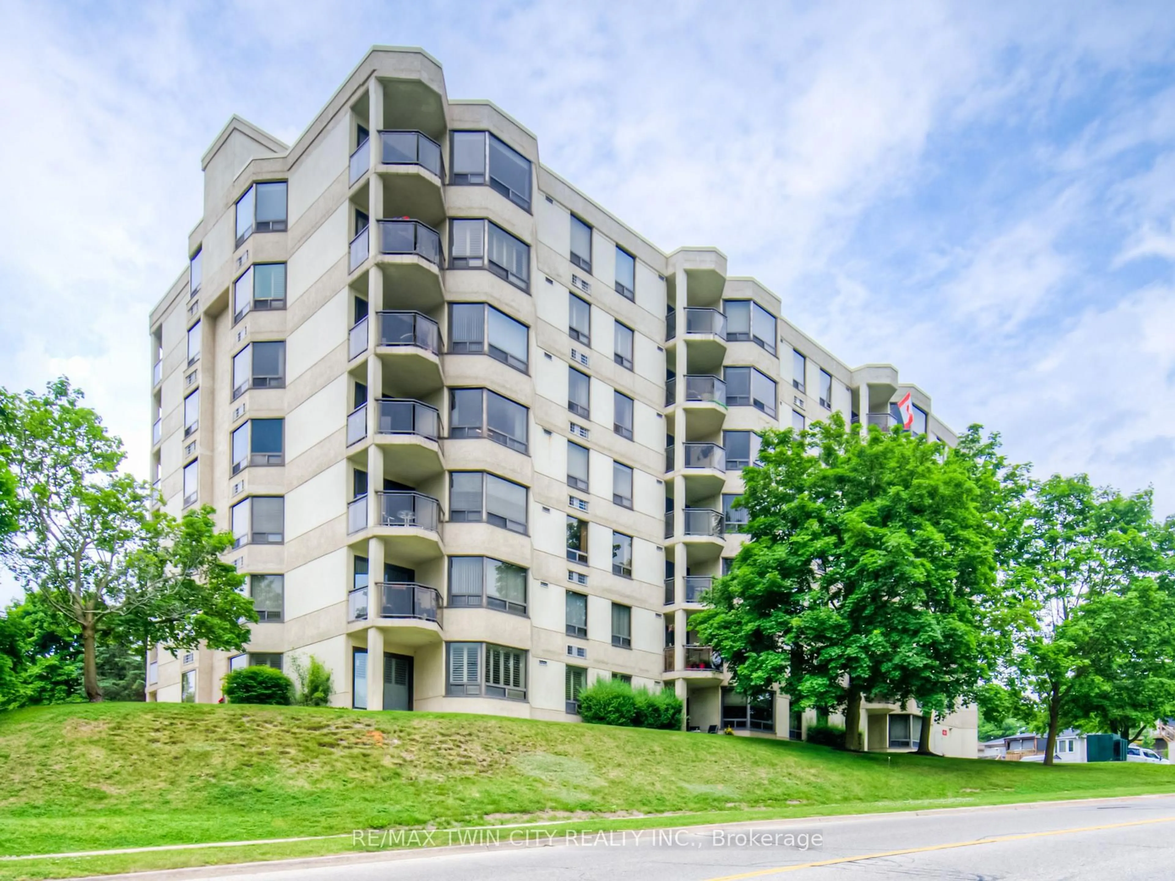 Unknown for 688 Preston Pkwy #304, Cambridge Ontario N3H 5K6