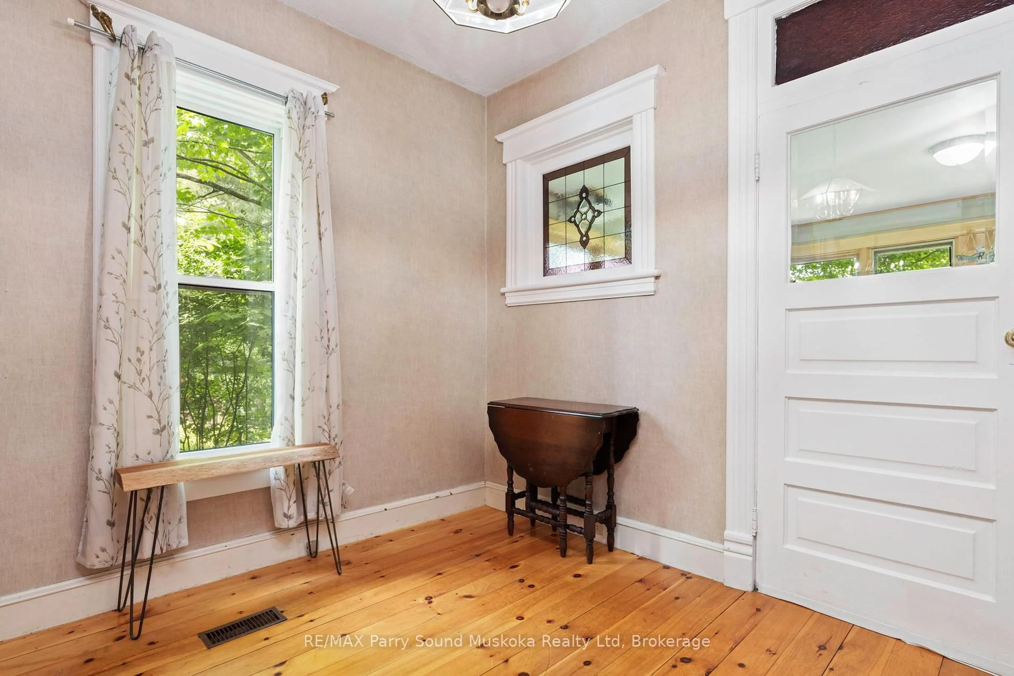 Indoor entryway for 3A Bayview Rd, Parry Sound Ontario P2A 1B7