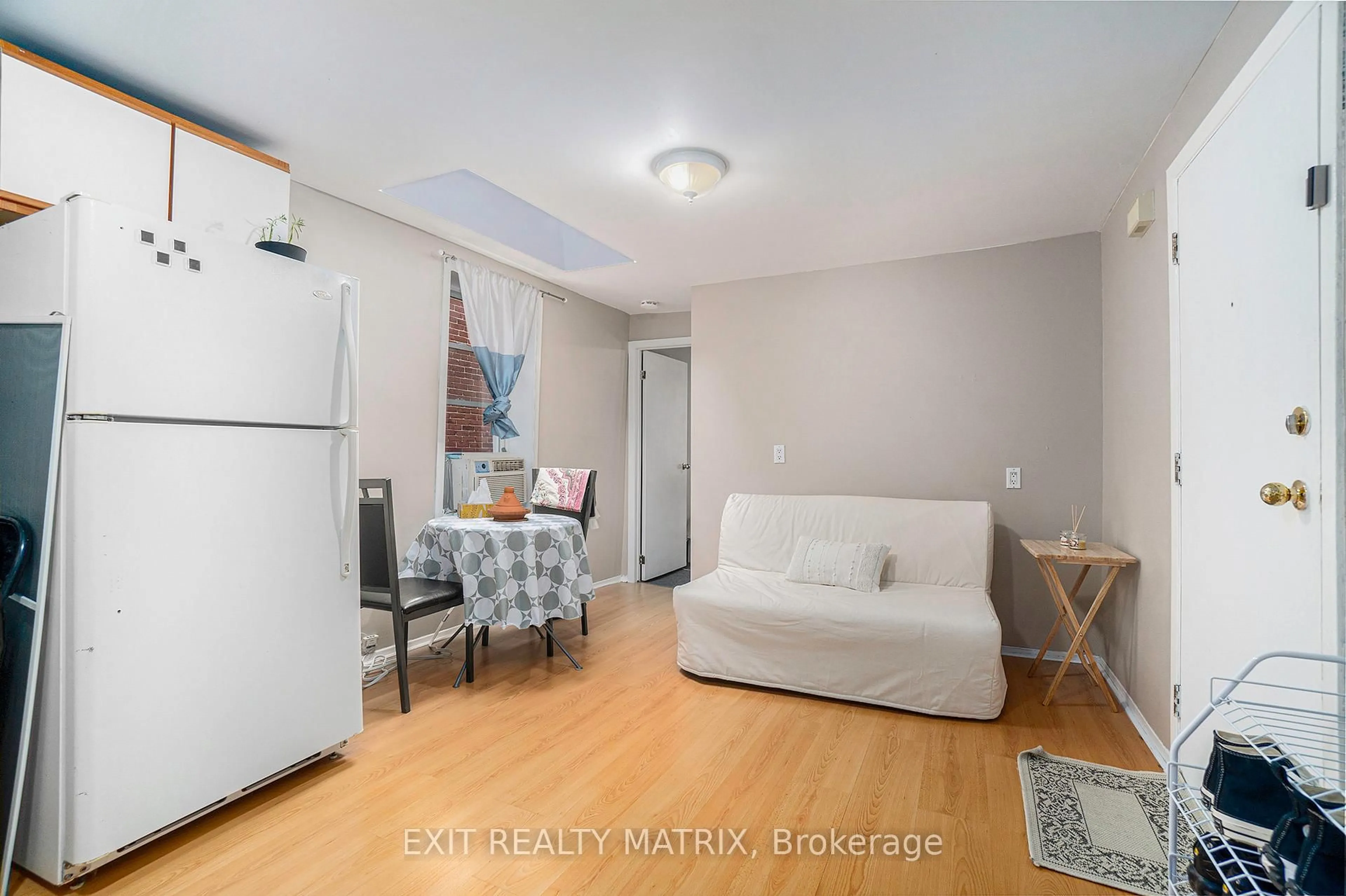 A pic of a room for 70 Bolton St, Ottawa Ontario K1N 5A9