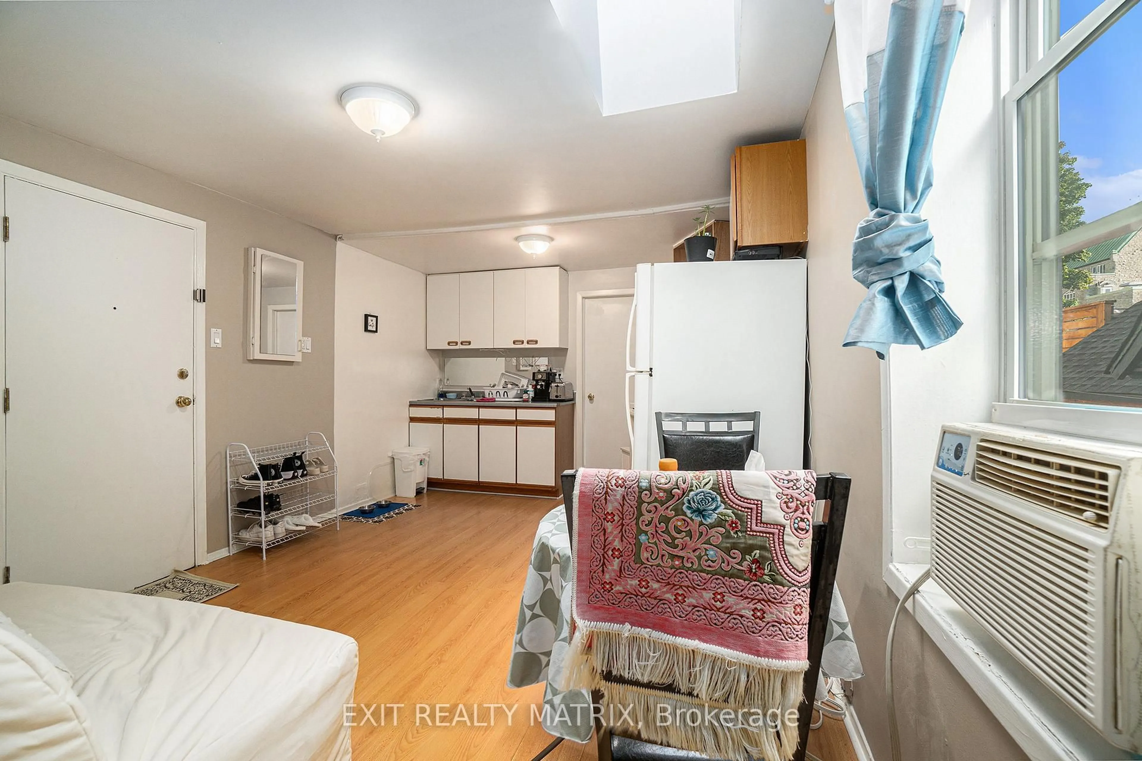 A pic of a room for 70 Bolton St, Ottawa Ontario K1N 5A9
