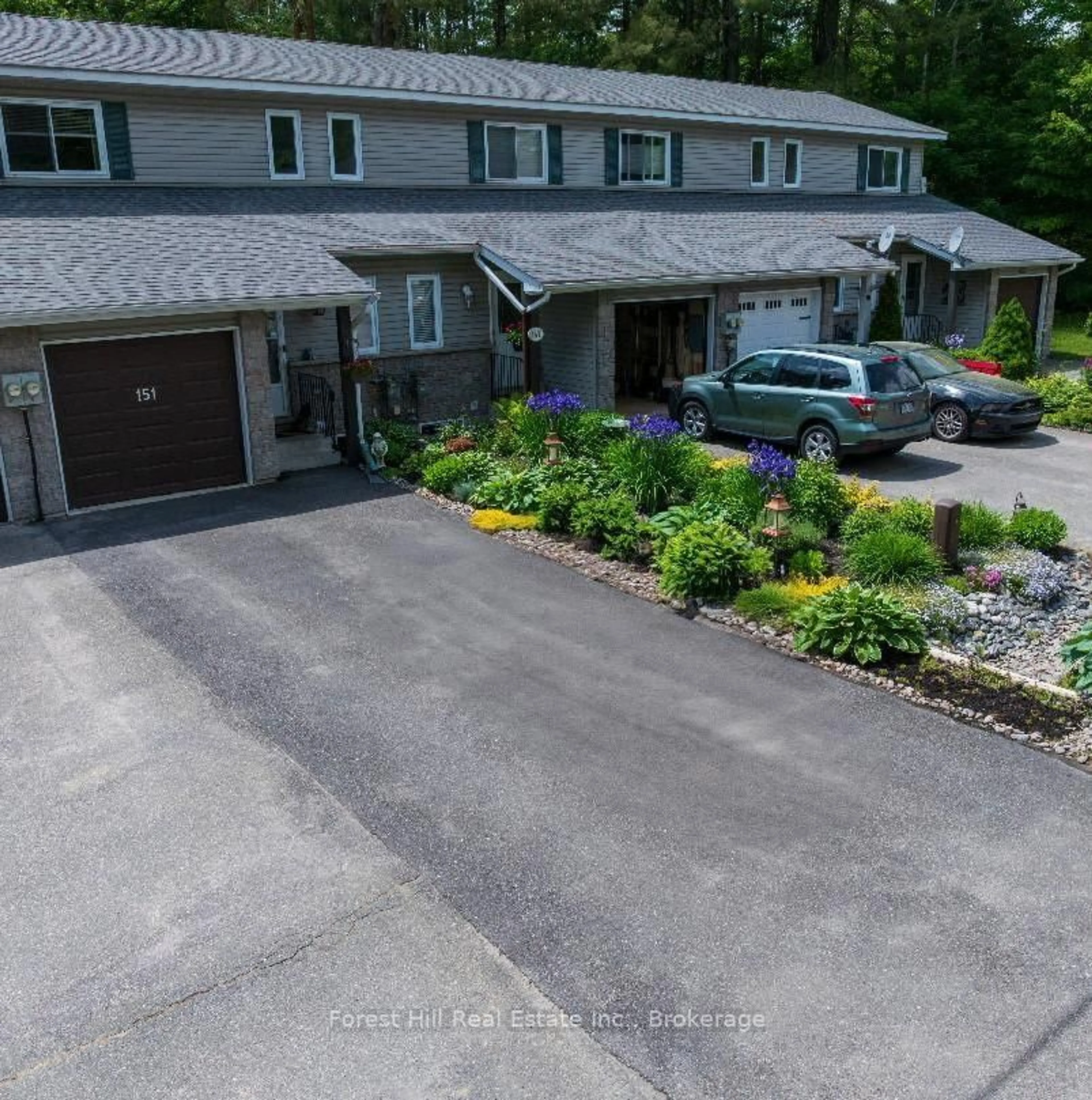 A pic from outside/outdoor area/front of a property/back of a property/a pic from drone, street for 151 Pine St, Bracebridge Ontario P1L 2H8
