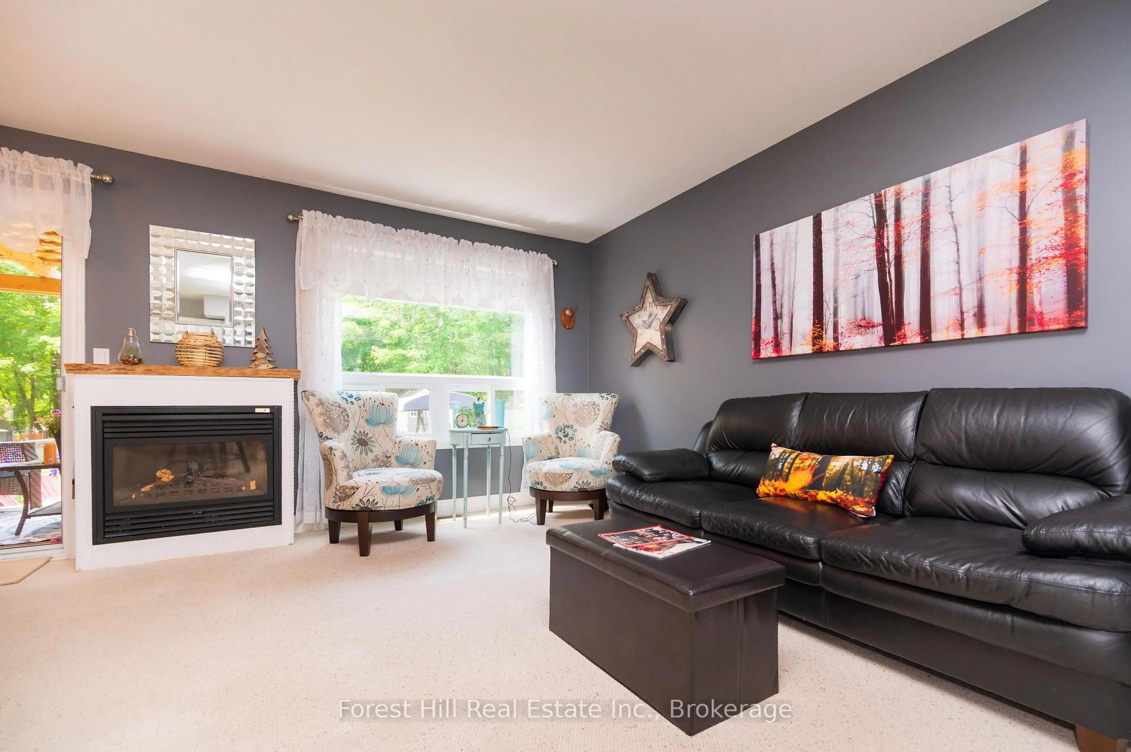 Living room with furniture, unknown for 151 Pine St, Bracebridge Ontario P1L 2H8