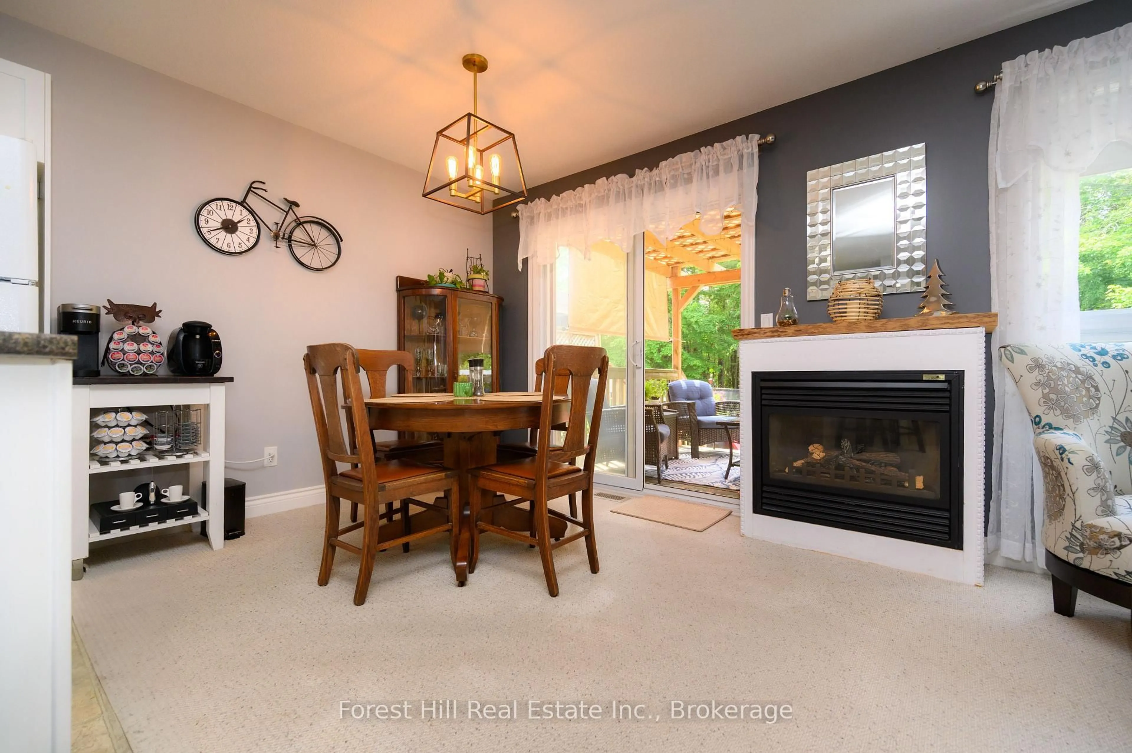 Dining room, unknown for 151 Pine St, Bracebridge Ontario P1L 2H8