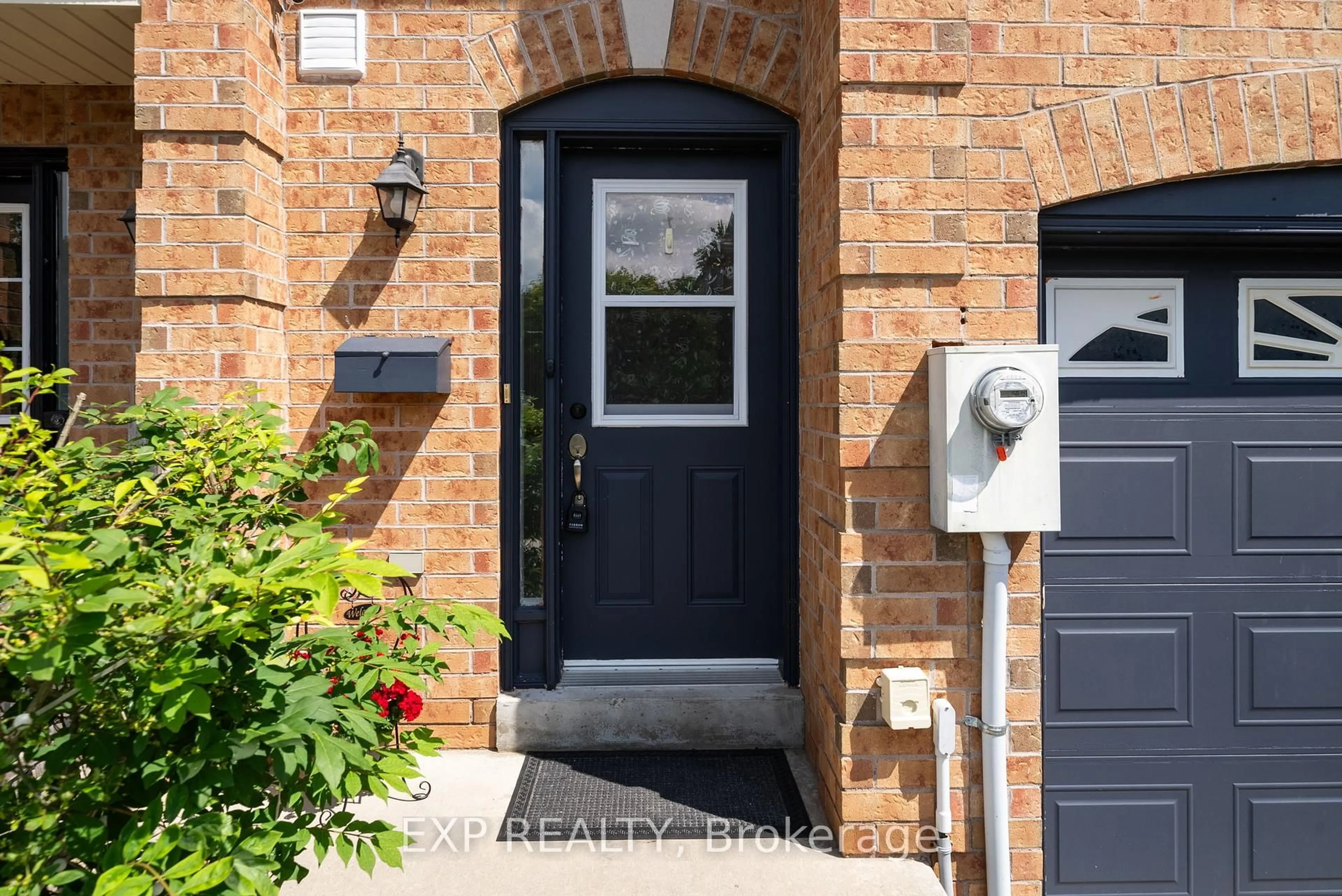Indoor entryway for 100 Brookside St, Cavan Monaghan Ontario L0A 1G0