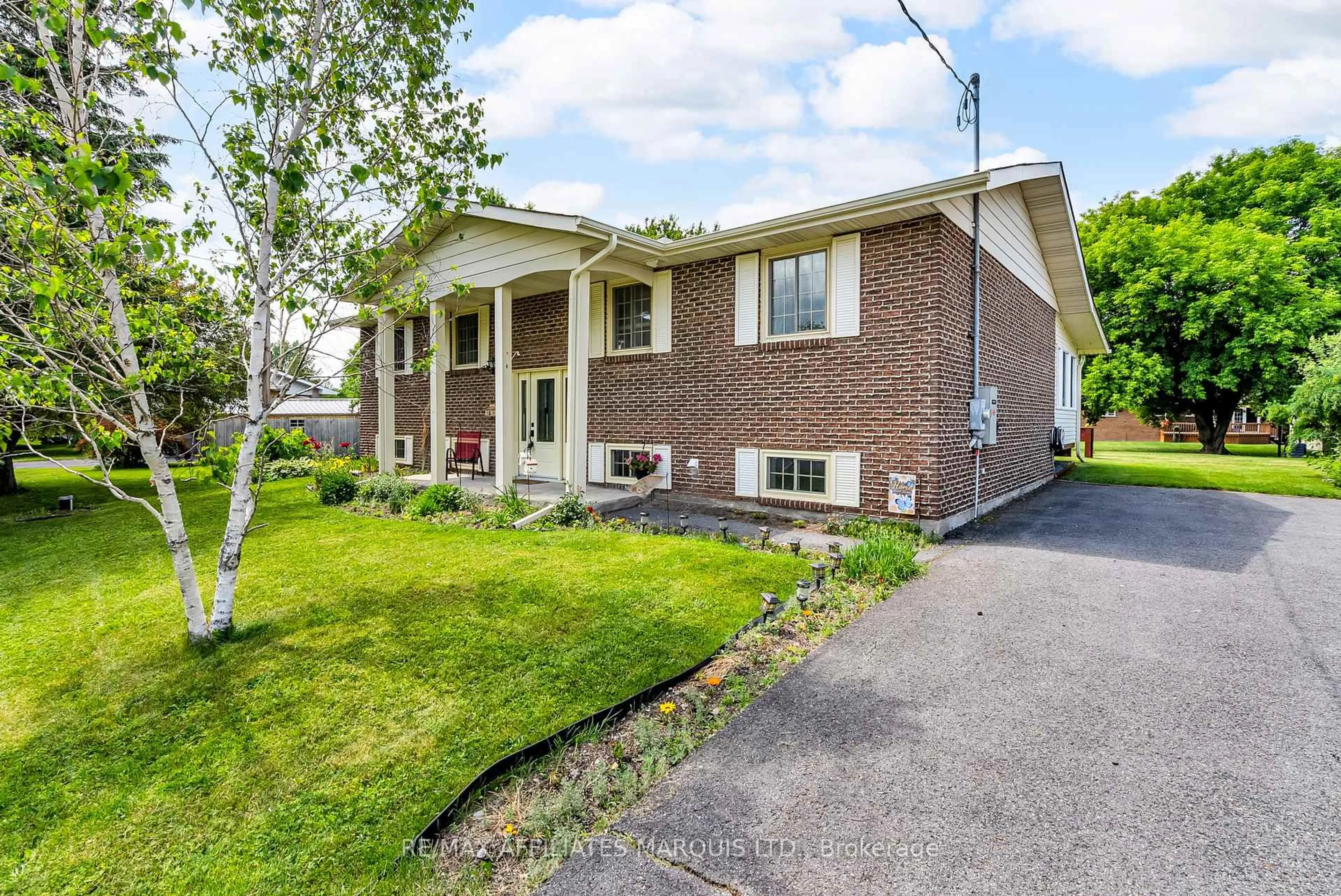 Home with brick exterior material, street for 18227 Oak Dr, South Glengarry Ontario K0C 2J0