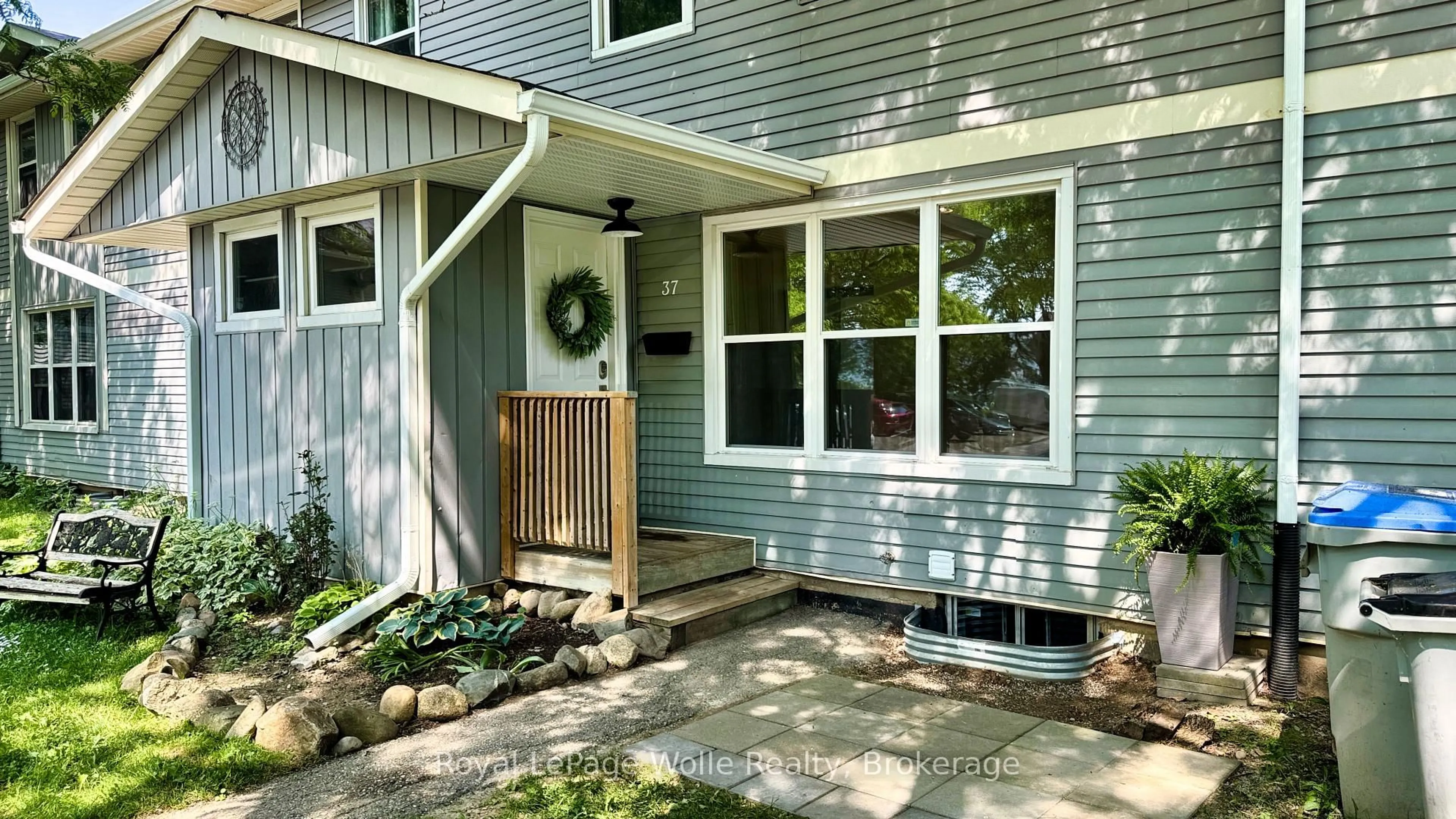Indoor entryway for 37 St. Charles Pl, Huron East Ontario N0M 1L0
