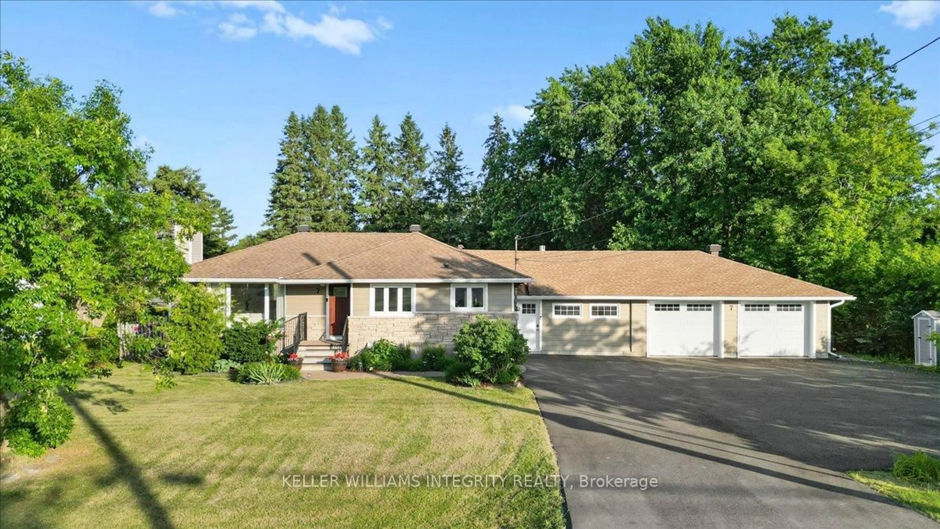 A pic from outside/outdoor area/front of a property/back of a property/a pic from drone, street for 7 Carleton Cathcart St, Stittsville Ontario K2S 1N5