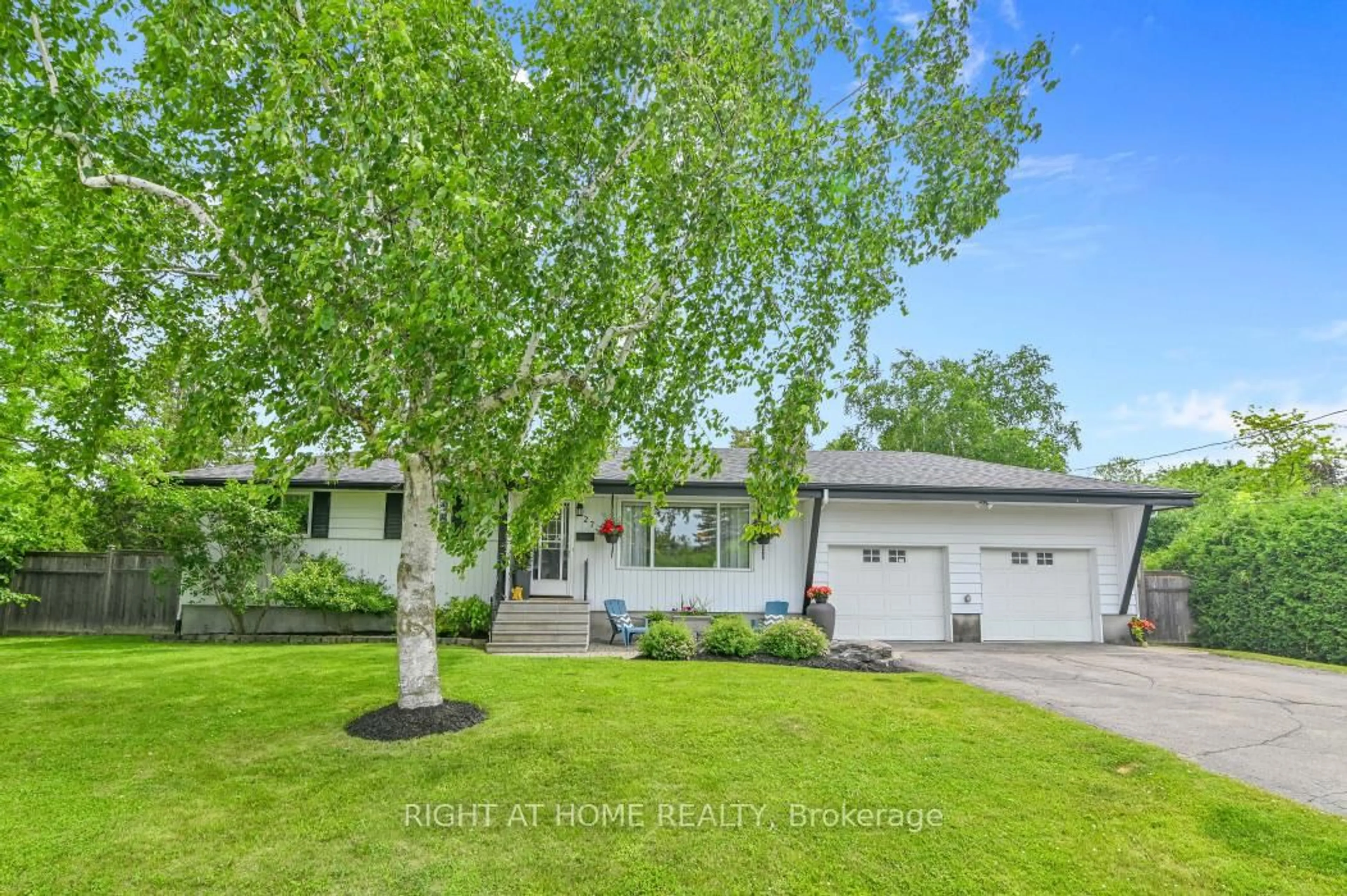 Home with vinyl exterior material, street for 27 Henry Goulbourn Way, Stittsville Ontario K2S 1P2