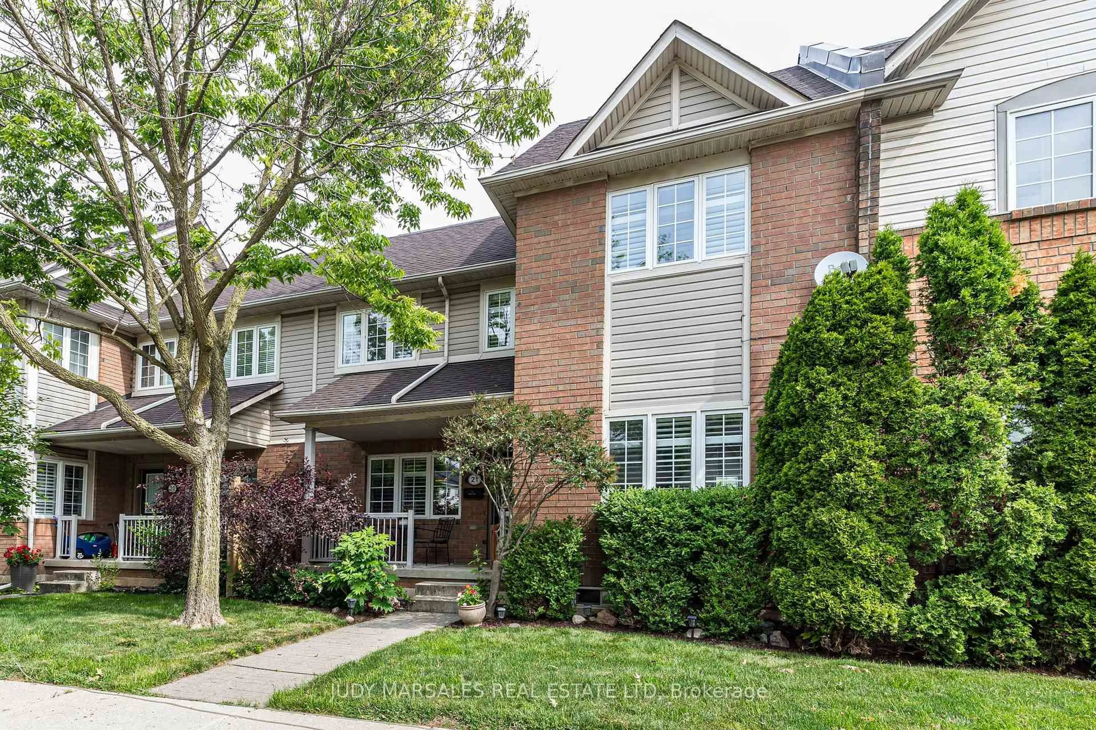 Home with brick exterior material, street for 100 Beddoe Dr #21, Hamilton Ontario L8P 4Z2