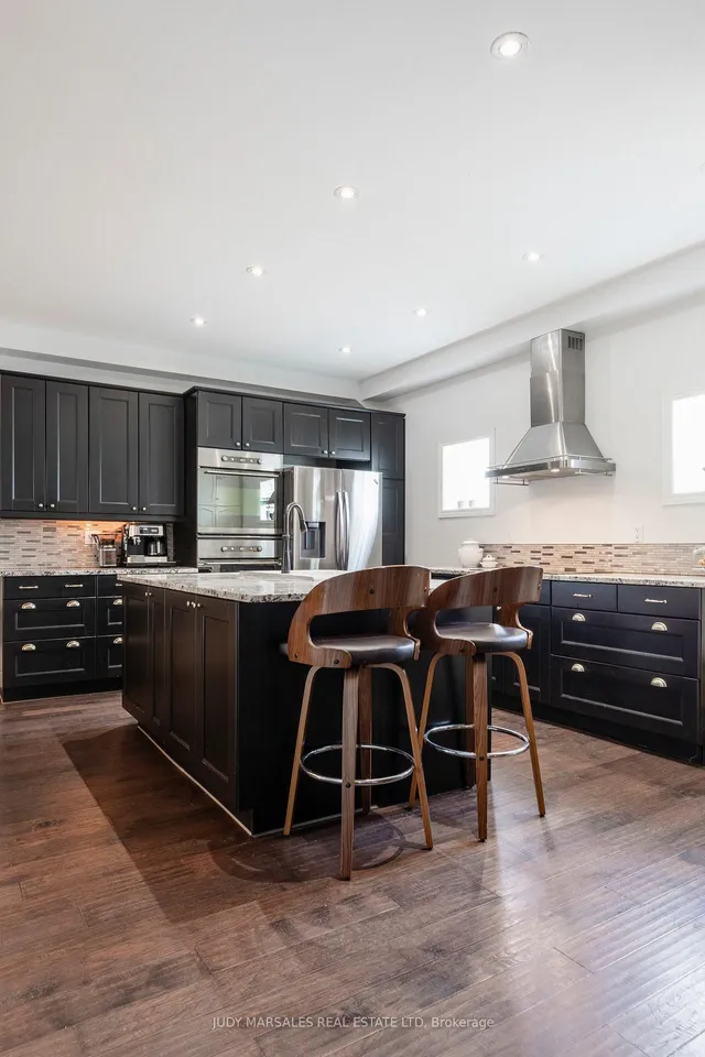Additional property image - 100 Beddoe Dr Unit 21