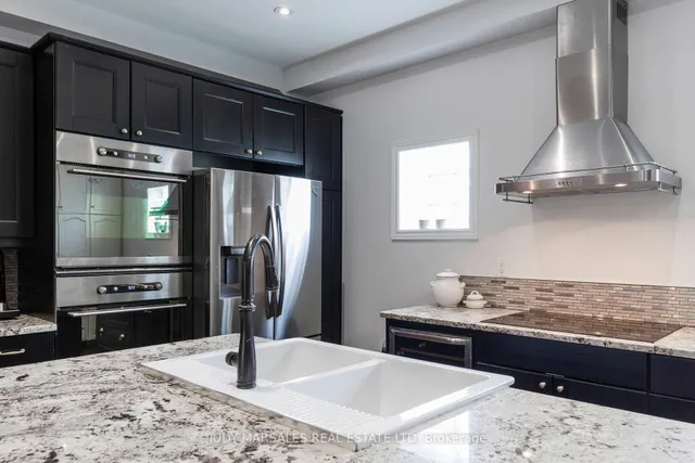 Additional property image - 100 Beddoe Dr Unit 21