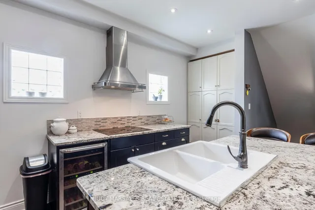 Additional property image - 100 Beddoe Dr Unit 21