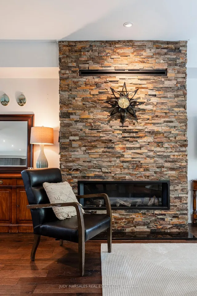 Additional property image - 100 Beddoe Dr Unit 21