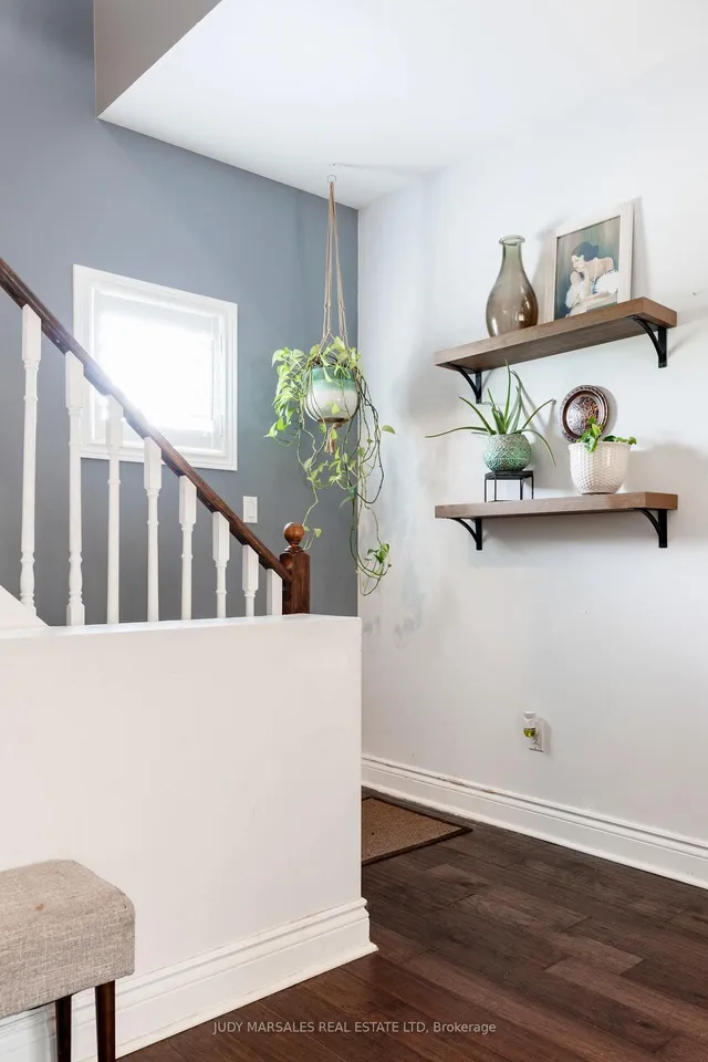 Additional property image - 100 Beddoe Dr Unit 21