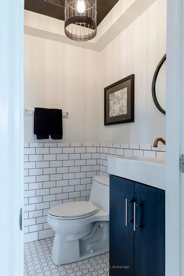 Additional property image - 100 Beddoe Dr Unit 21