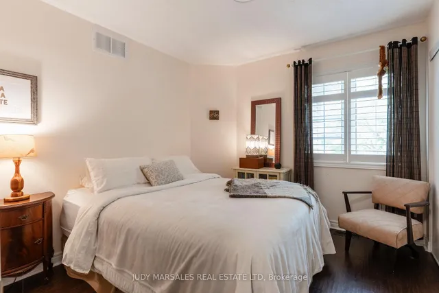 Additional property image - 100 Beddoe Dr Unit 21