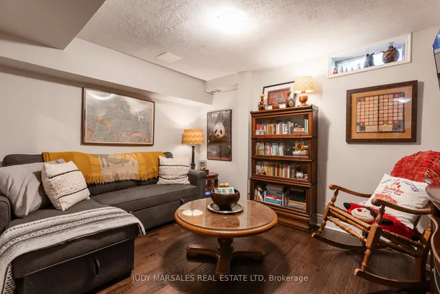 Additional property image - 100 Beddoe Dr Unit 21
