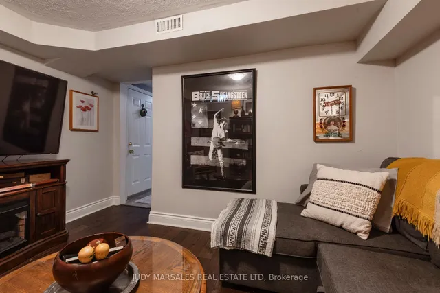 Additional property image - 100 Beddoe Dr Unit 21
