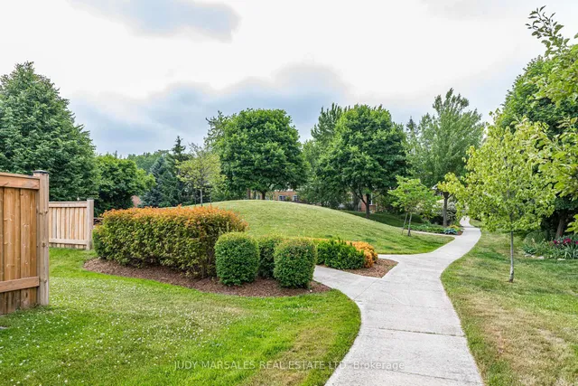 Additional property image - 100 Beddoe Dr Unit 21