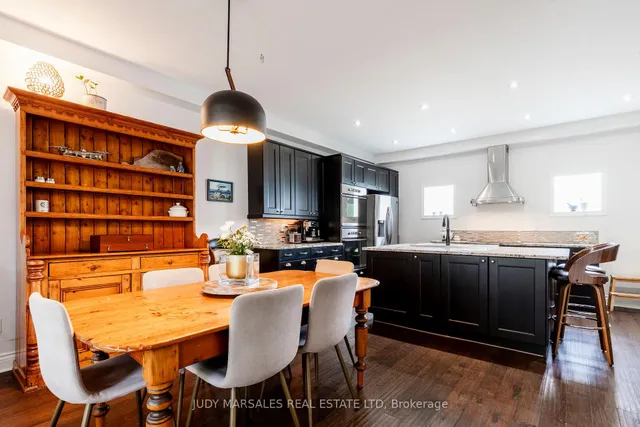 Additional property image - 100 Beddoe Dr Unit 21