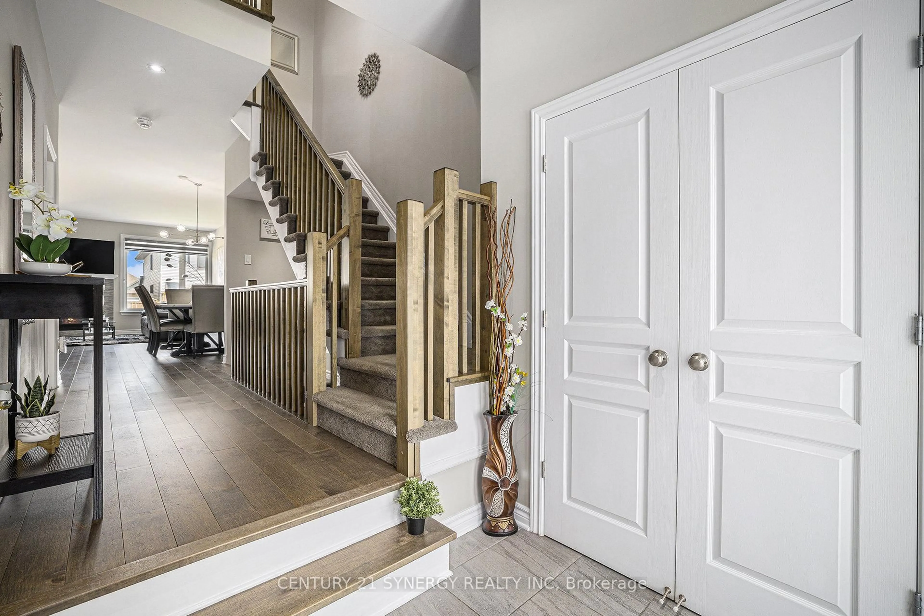Indoor foyer for 323 Livery St, Ottawa Ontario K2V 0B4