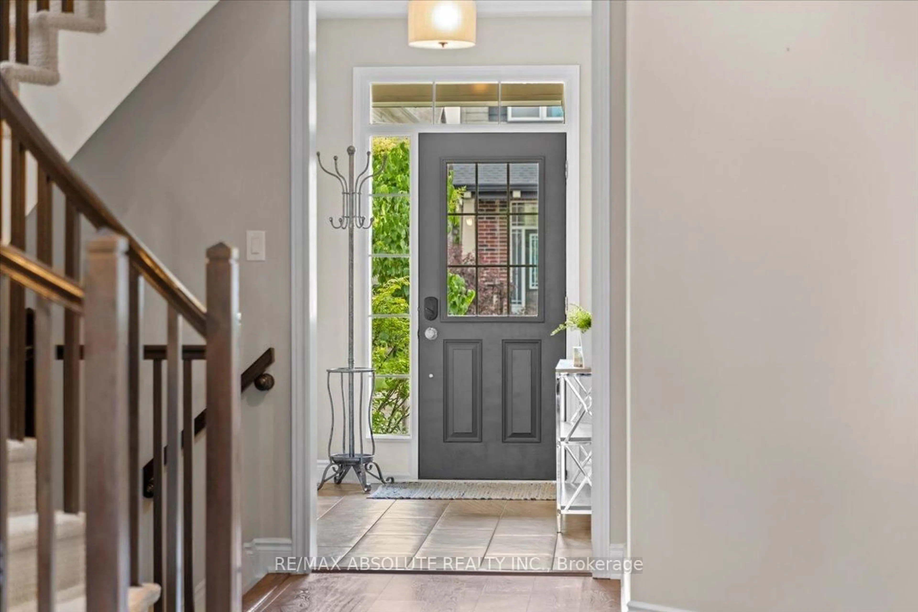Indoor entryway for 778 Rosehill Ave, Ottawa Ontario K2S 1B9