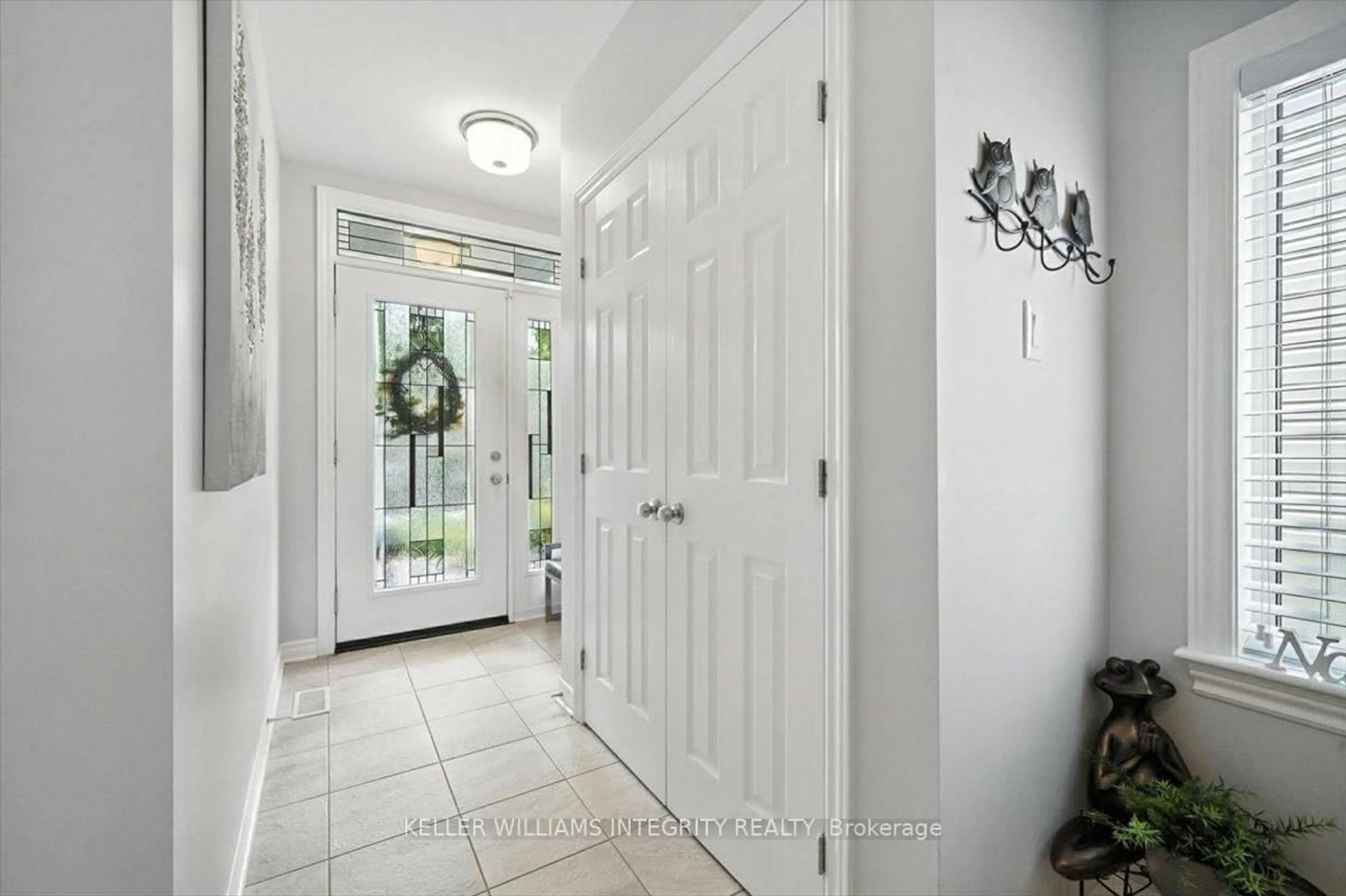 Indoor entryway for 653 Cartographe St, Ottawa Ontario K4A 1B6