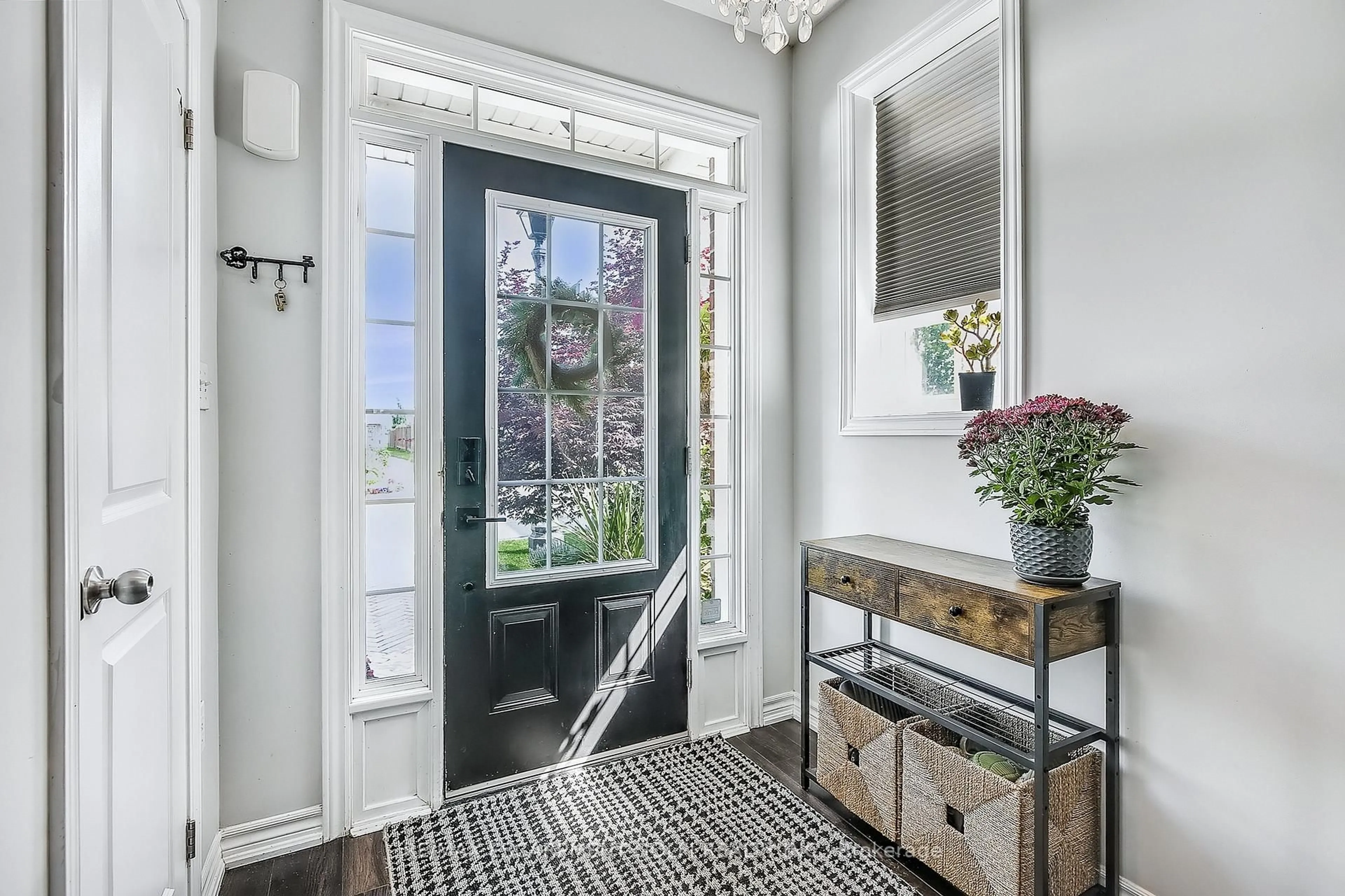 Indoor entryway for 100 Chester Dr #16, Cambridge Ontario N1T 0C8