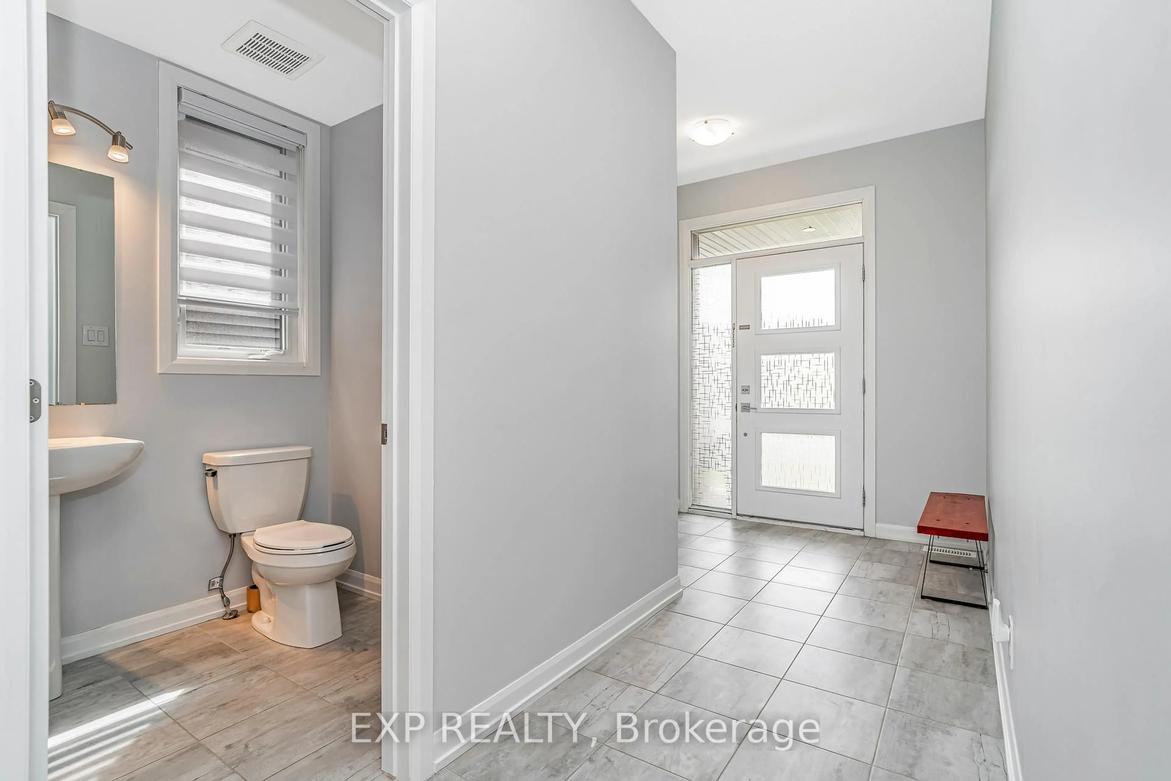 Indoor entryway for 1153 Diamond St, Clarence-Rockland Ontario K4K 0L9