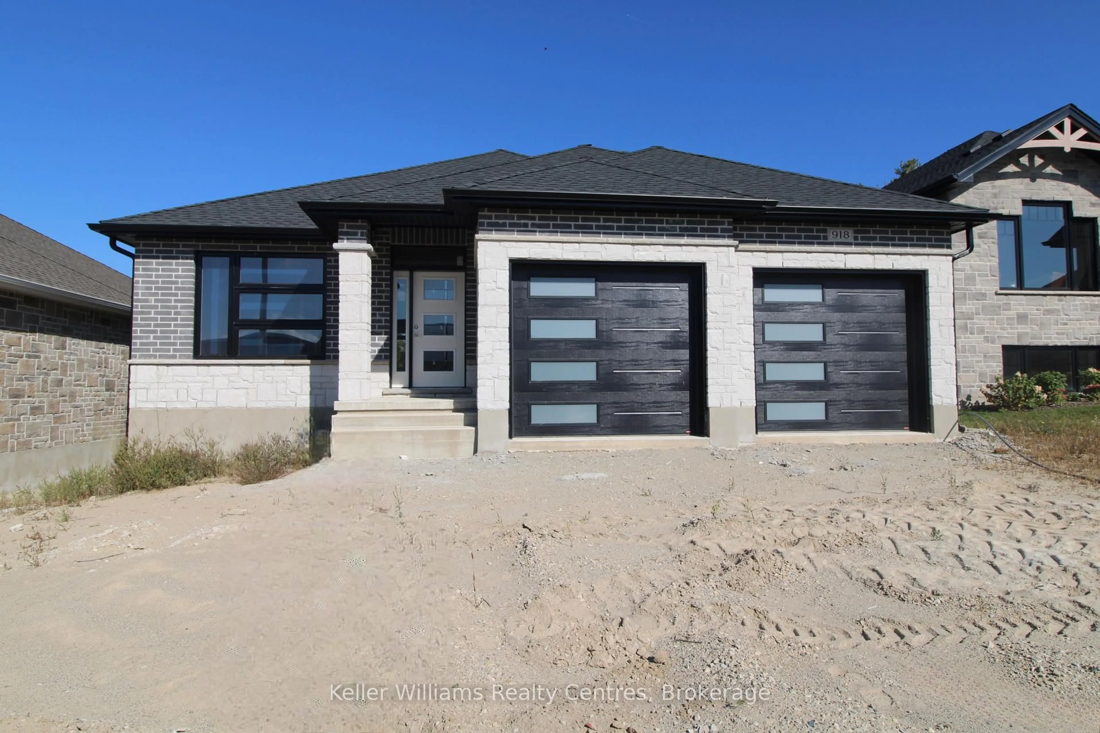 Home with brick exterior material, street for 918 13TH St, Hanover Ontario N4N 3B8