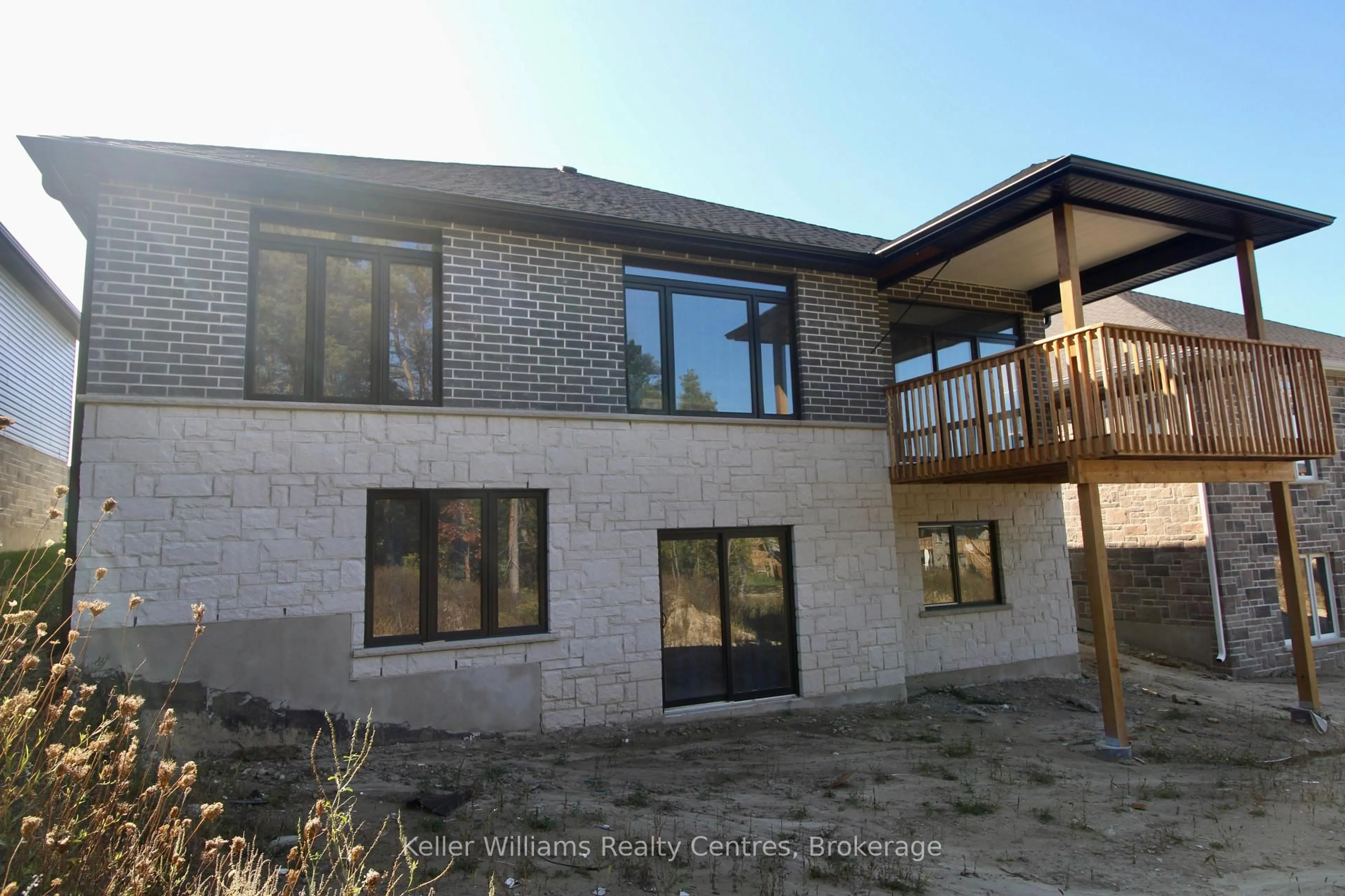 Home with brick exterior material, building for 918 13TH St, Hanover Ontario N4N 3B8