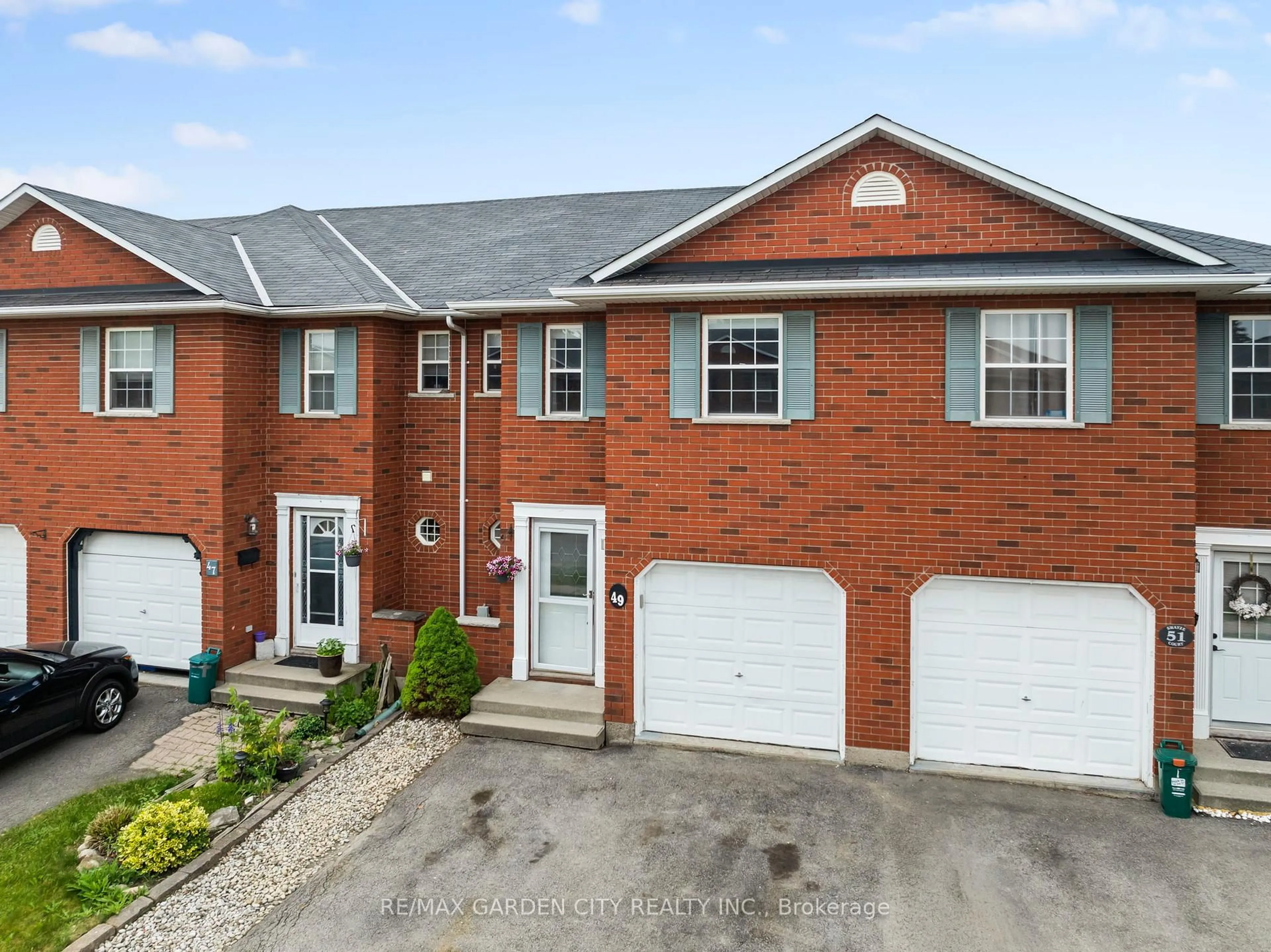 A pic from outside/outdoor area/front of a property/back of a property/a pic from drone, street for 49 Swayze Crt, West Lincoln Ontario L0R 2A0
