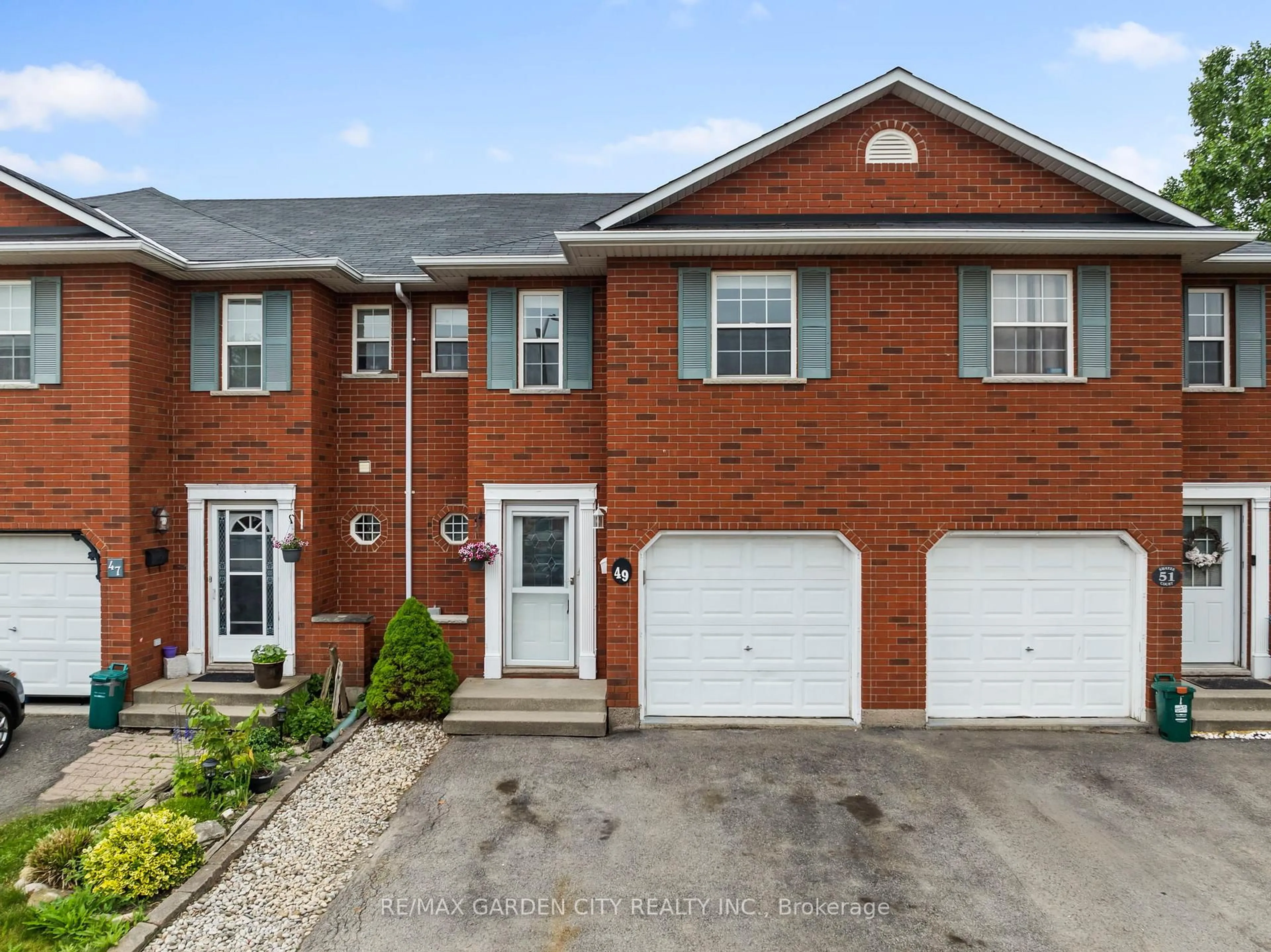 Home with brick exterior material, street for 49 Swayze Crt, West Lincoln Ontario L0R 2A0