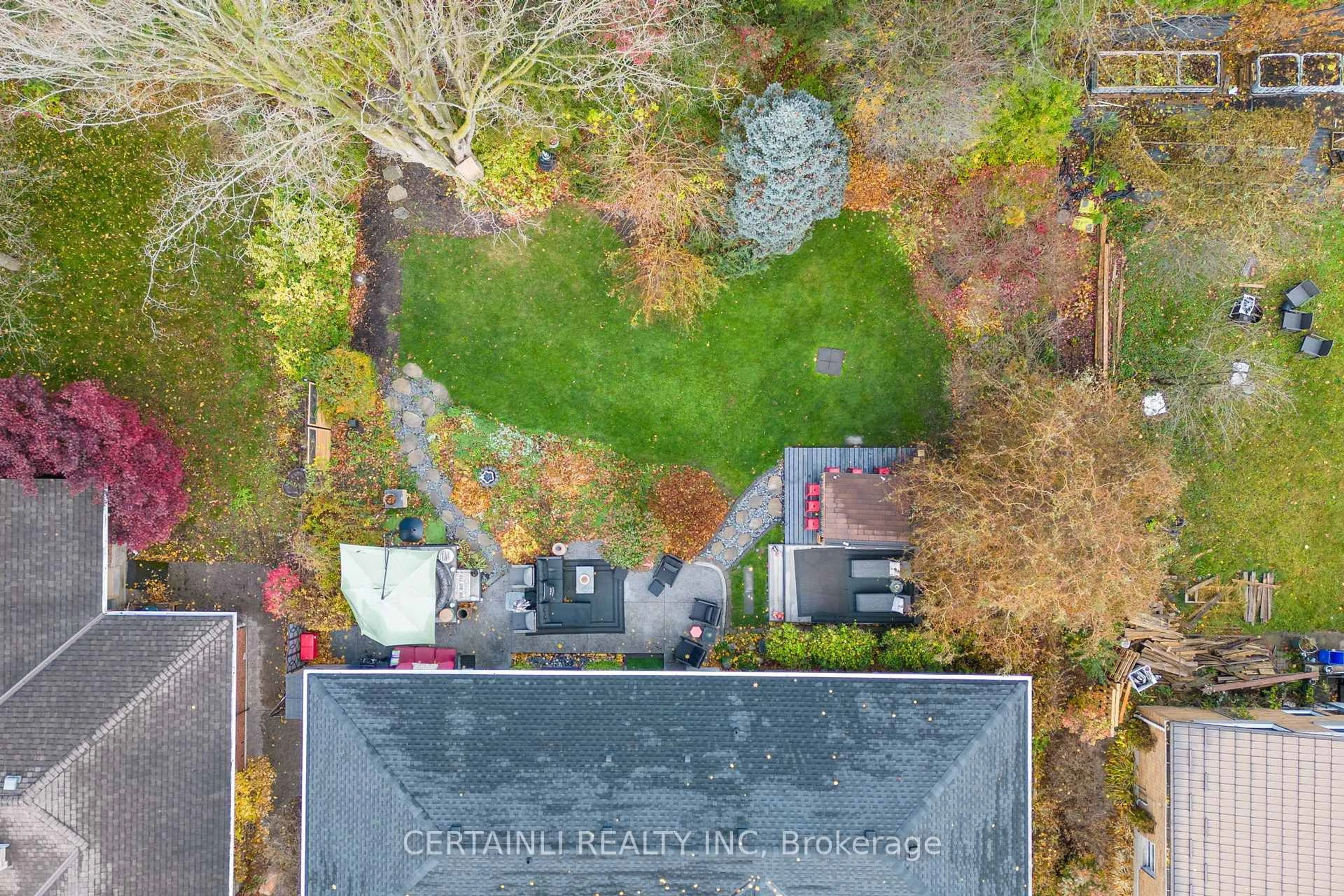 A pic from outside/outdoor area/front of a property/back of a property/a pic from drone, unknown for 645 Riverside Dr, London North Ontario N6H 2S2