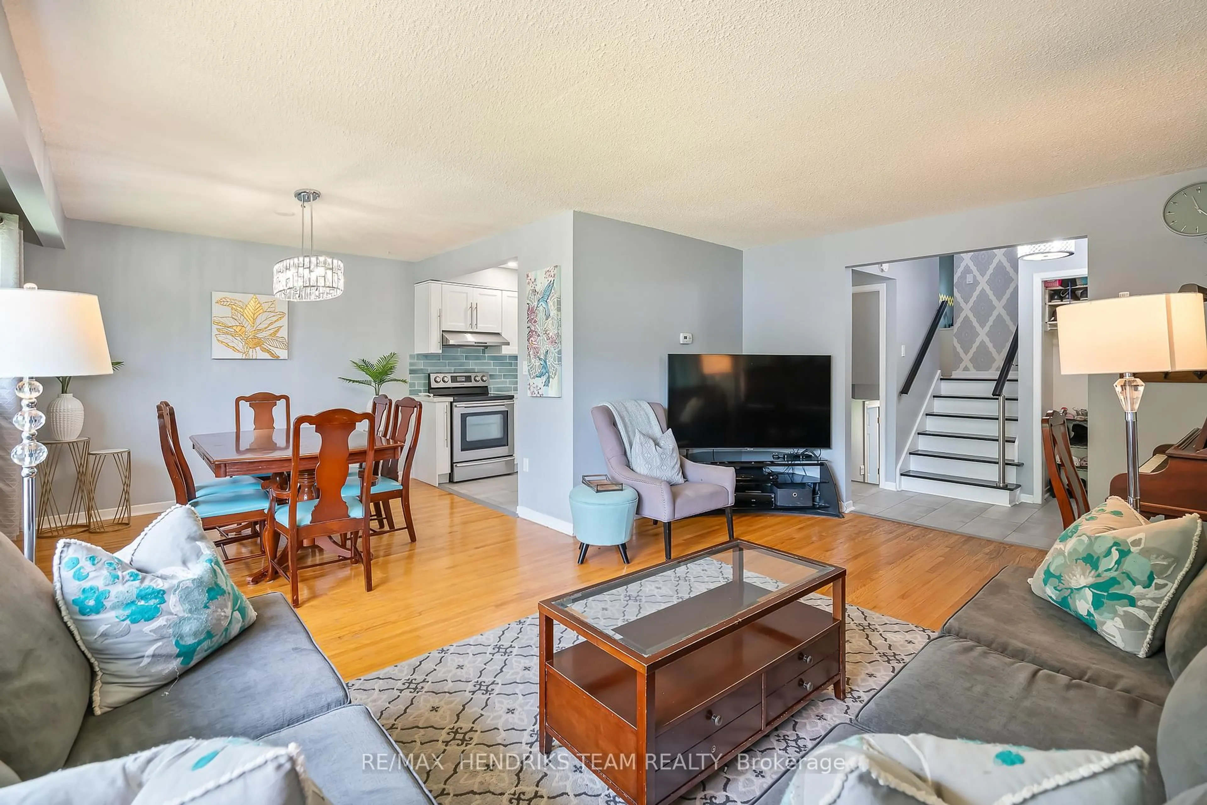 Living room with furniture, unknown for 52 Bendingroad Cres, St. Catharines Ontario L2N 5R5