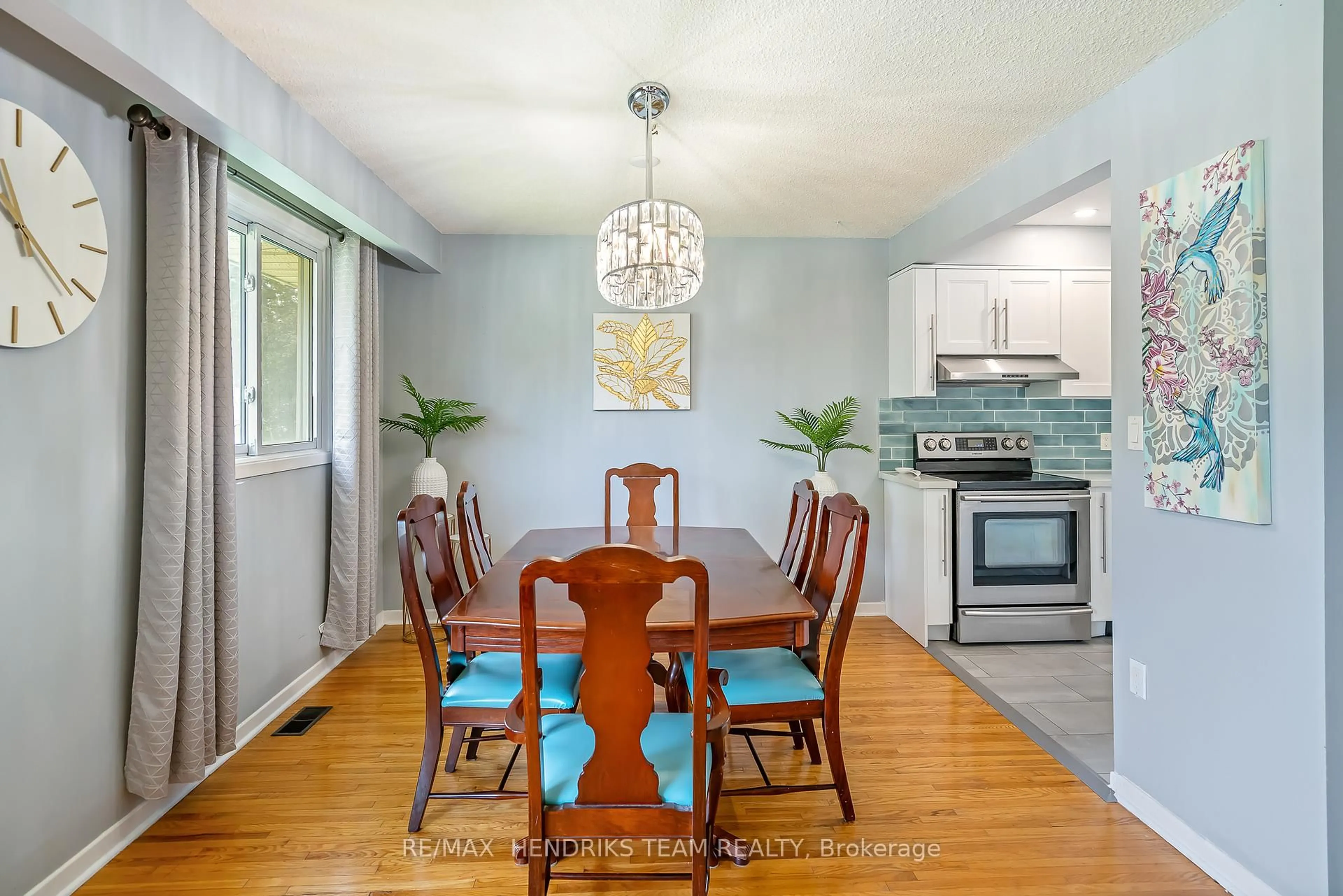 Dining room, wood/laminate floor for 52 Bendingroad Cres, St. Catharines Ontario L2N 5R5