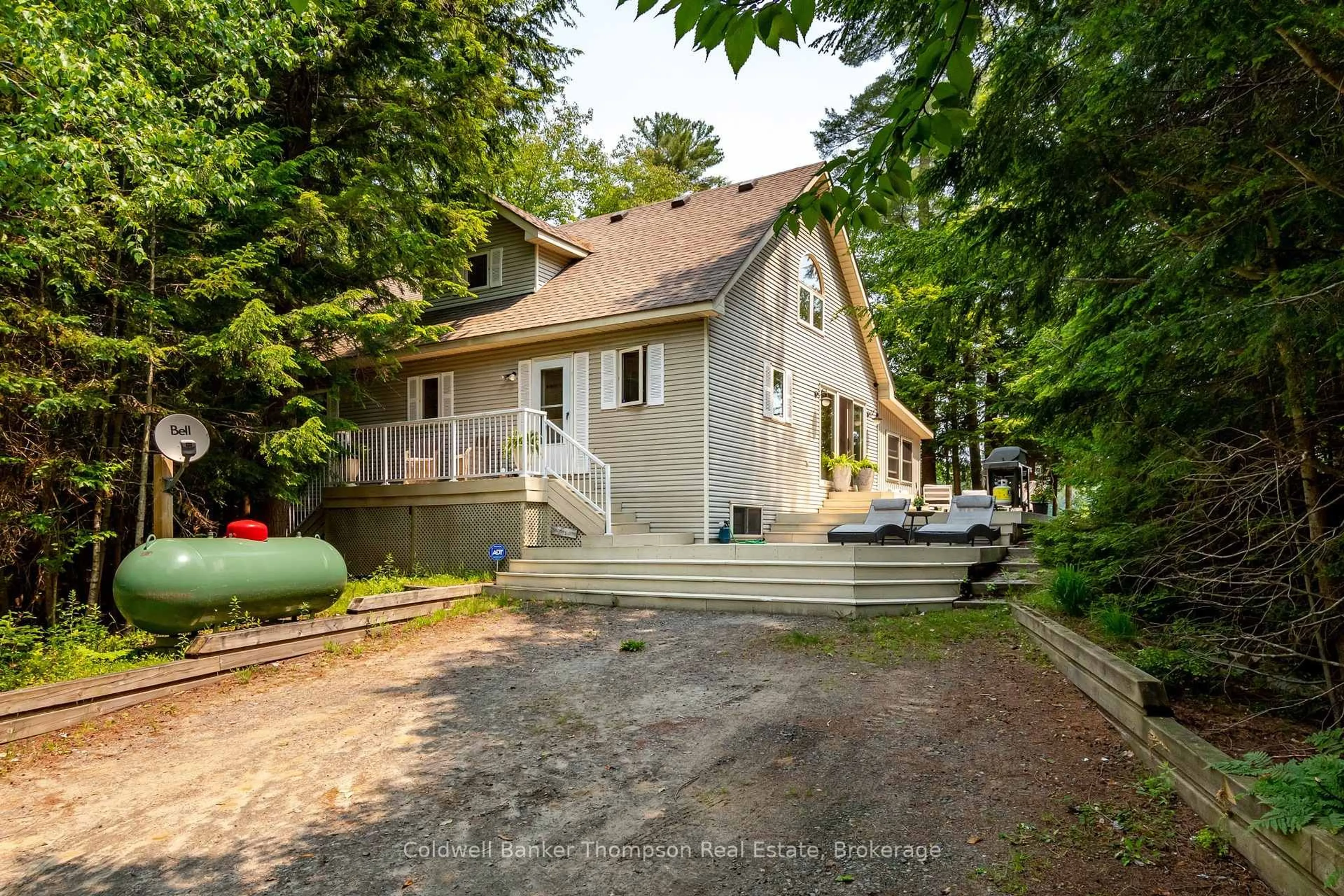 A pic from outside/outdoor area/front of a property/back of a property/a pic from drone, street for 115 COTTAGE Lane, Huntsville Ontario P1H 2J4