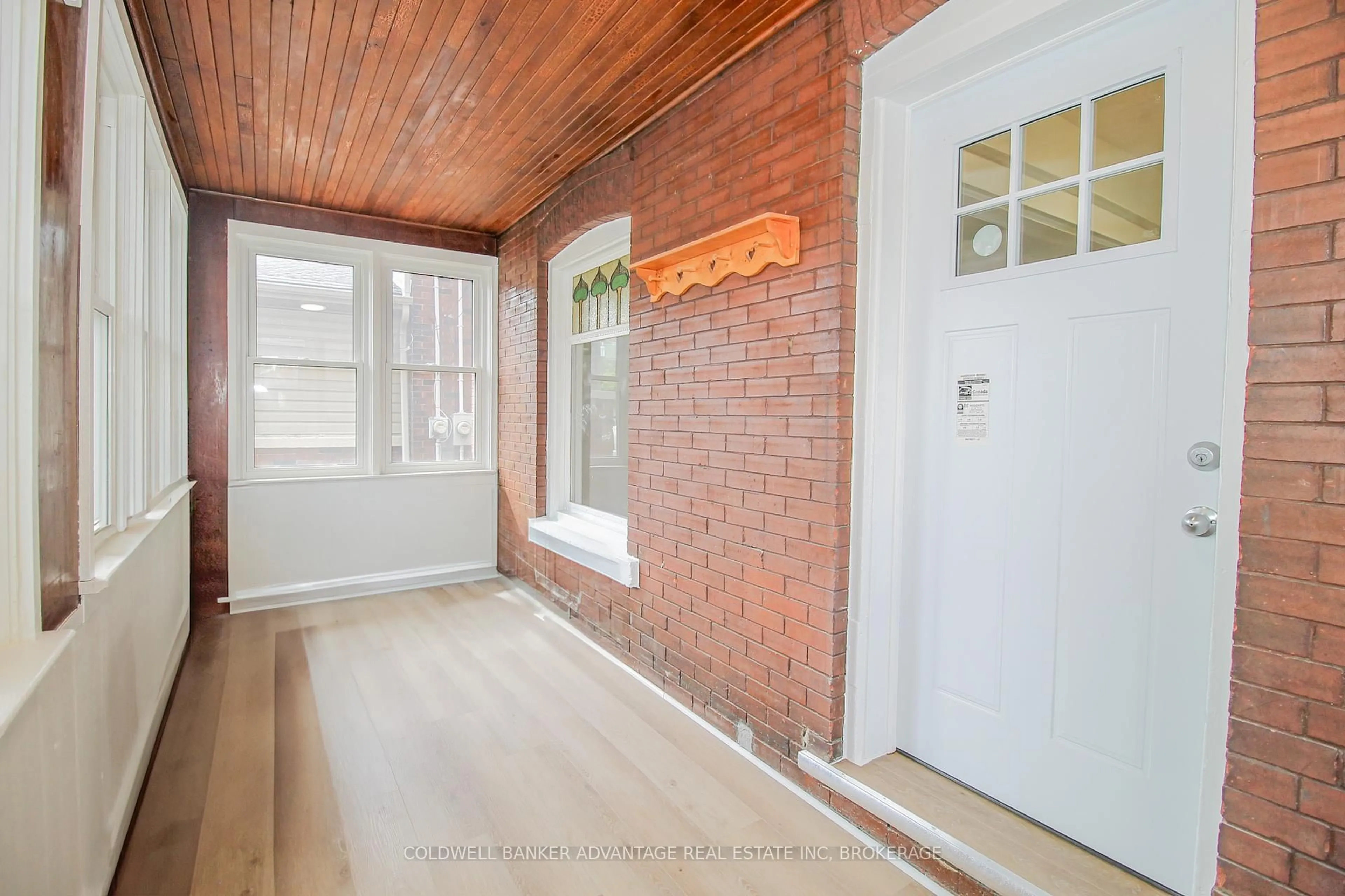 Indoor entryway for 72 Regent St, Welland Ontario L3B 4H6