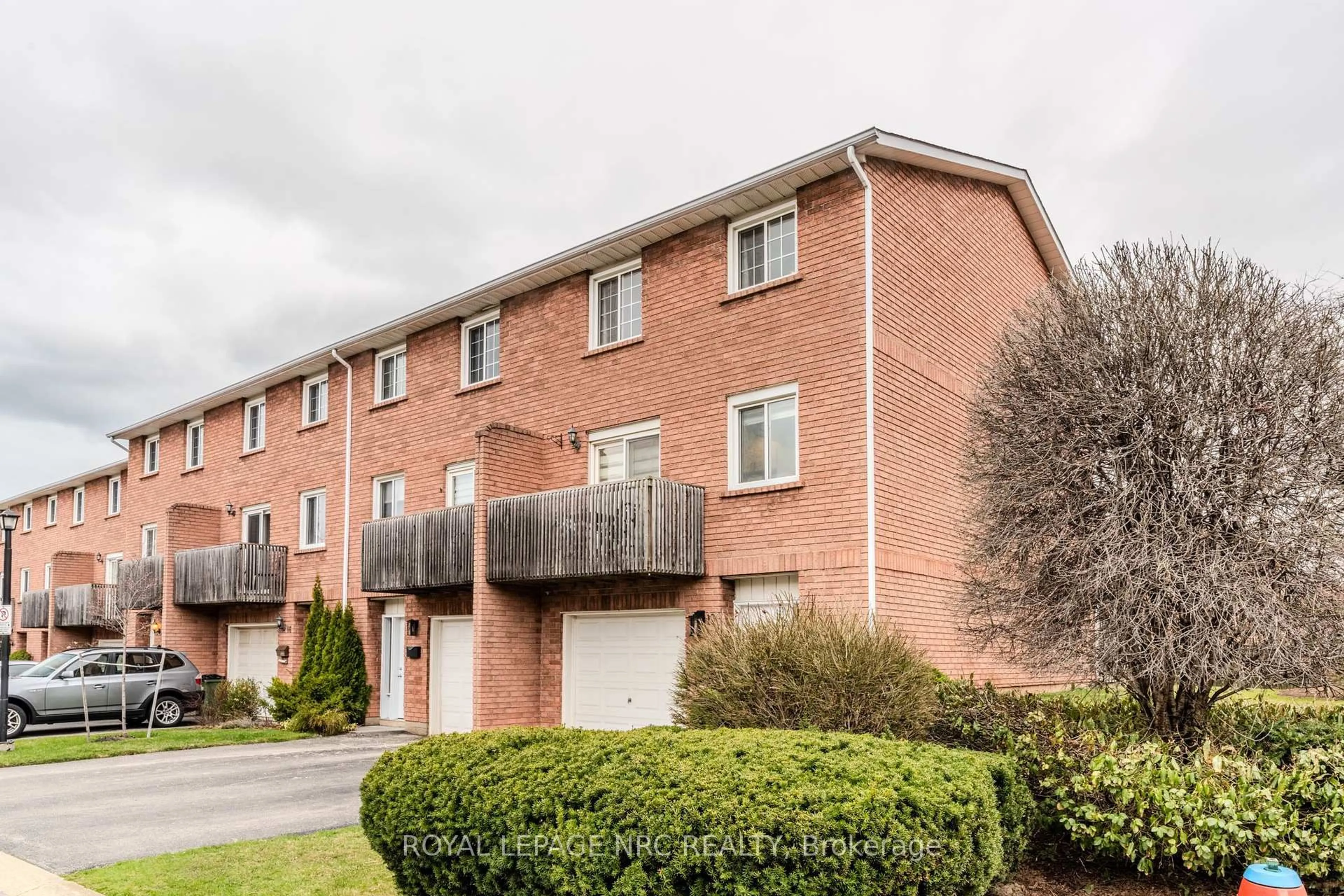 Home with brick exterior material, street for 29 Heritage Dr #18, Hamilton Ontario L8G 4T4
