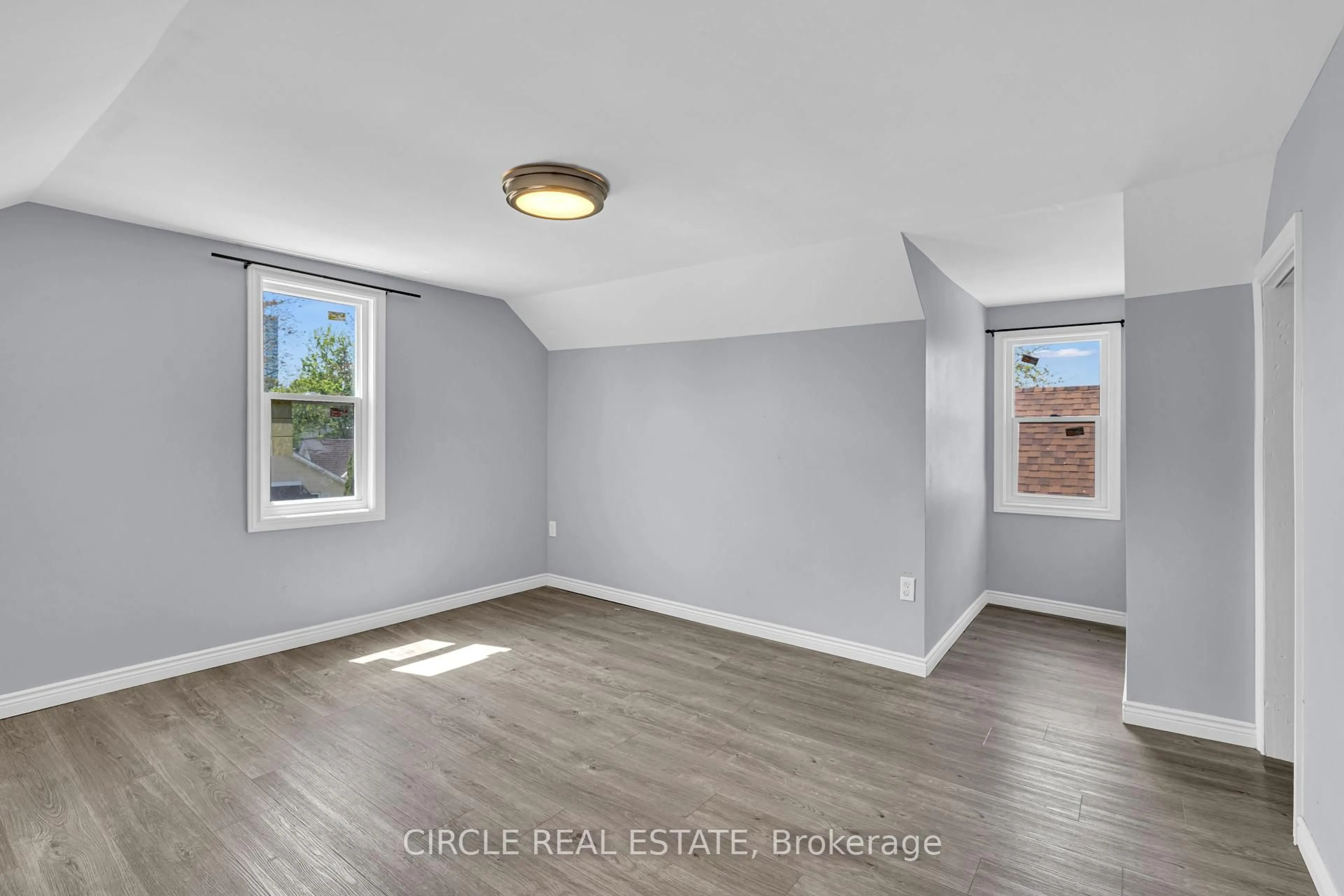 A pic of a room for 294 Louis Ave, Windsor Ontario N9A 1W2